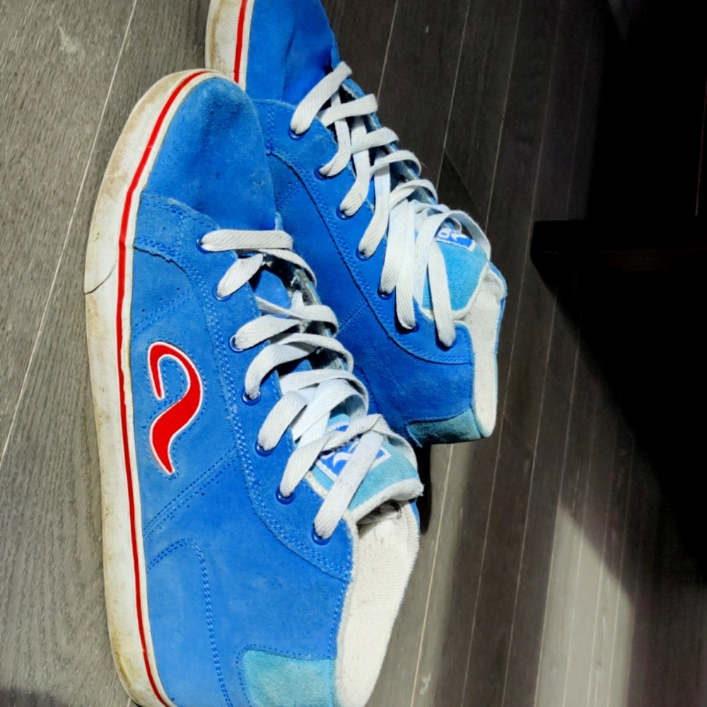 Old school Adio mid-high top. Size 11
